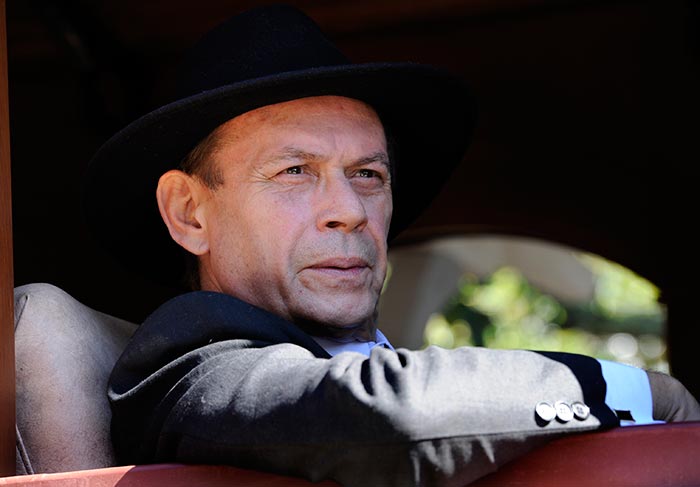 José Wilker como Coronel Jesuíno, em Gabriela