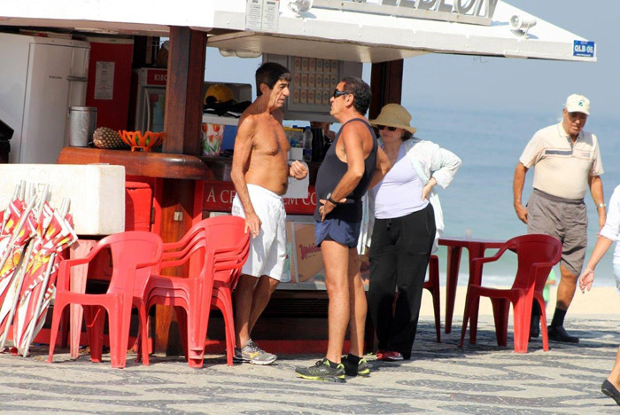 Zé Ramalho e Alceu Valensa batem papo na praia do Leblon,Rio de Janeiro
