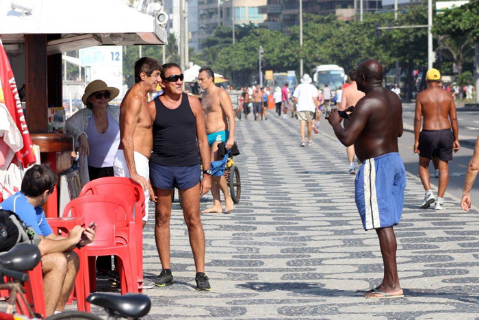 Zé Ramalho e Alceu Valensa batem papo na praia do Leblon,Rio de Janeiro