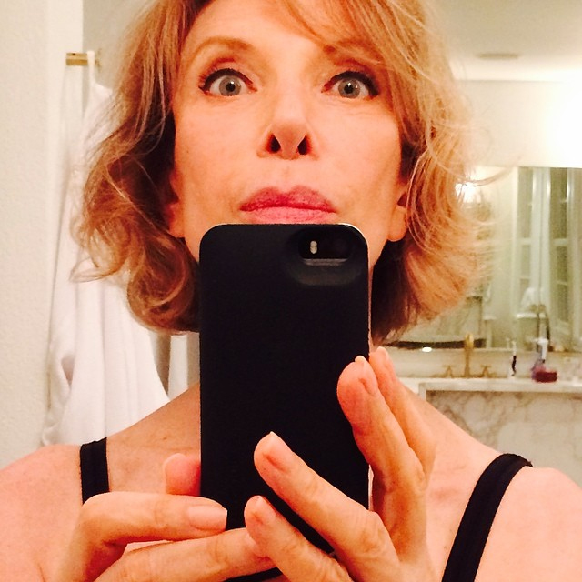 Marília Gabriela se diverte postando “primeira selfie”