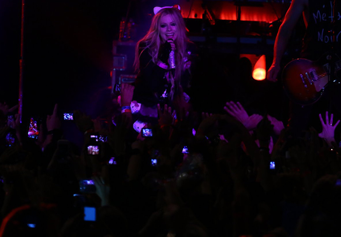 Avril Lavigne anima os fãs em show no Rio