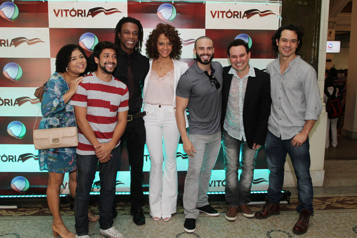 Elenco de Vitória apresenta a novela no Jockey Club do Rio