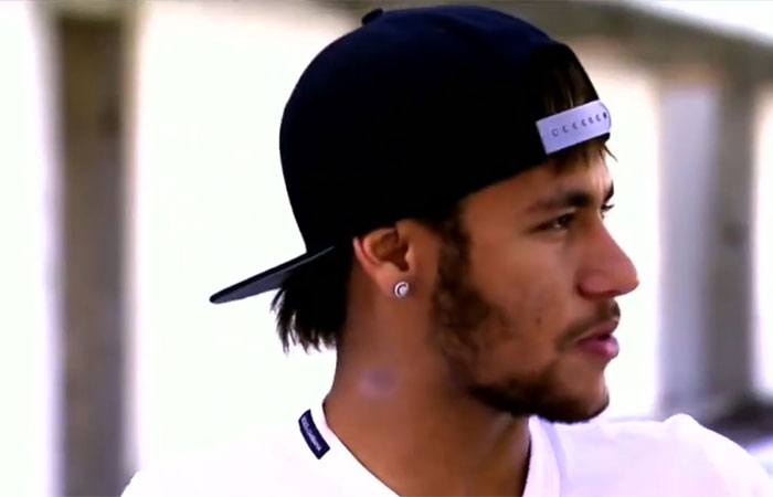 ‘Chupão’ de Neymar vira assunto nas redes sociais