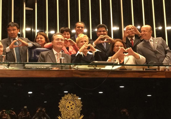 Xuxa comemora aprovação da Lei Menino Bernardo pelo Senado