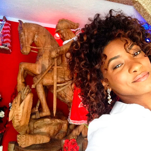 Érika Januza relembra início da carreira