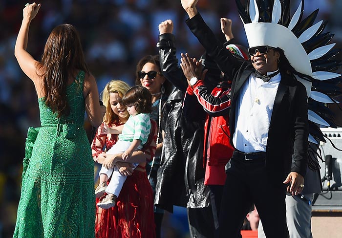 Ivete Sangalo, Shakira (com o filho Milan), Carlos Santana, Wyclef Jean e Carlinhos Brown