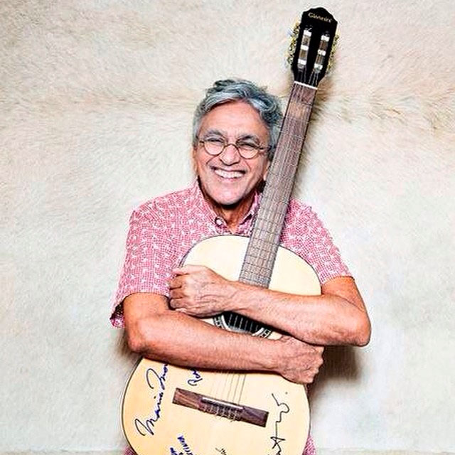 Caetano Veloso comemora 72 anos e