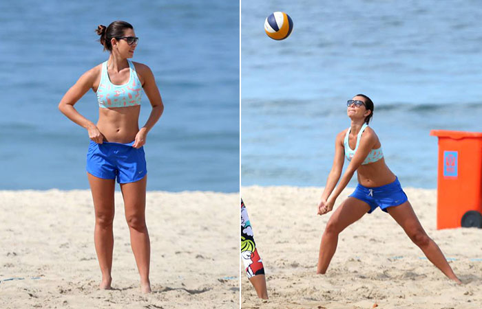  Letícia Wiermann exibe barriga sequinha em praia carioca 