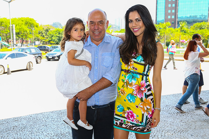 Daniela Albuquerque com a filha Alice e o marido Amilcare Dalevo Jr.