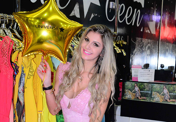 Tatiele Polyana ostenta sua beleza em evento de moda no Paraná. Leia mais em O Fuxico!