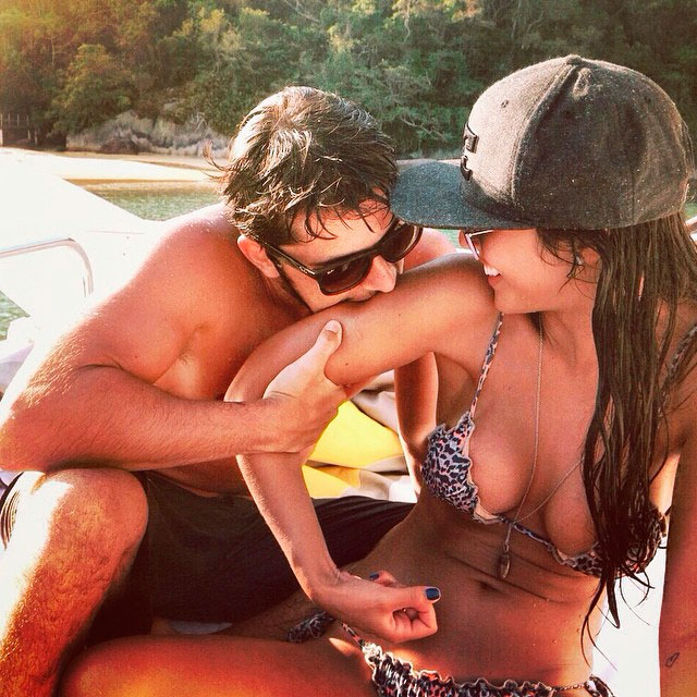 Yanna Lavigne aparece ao lado do namorado Bruno Gissoni em Rede Social