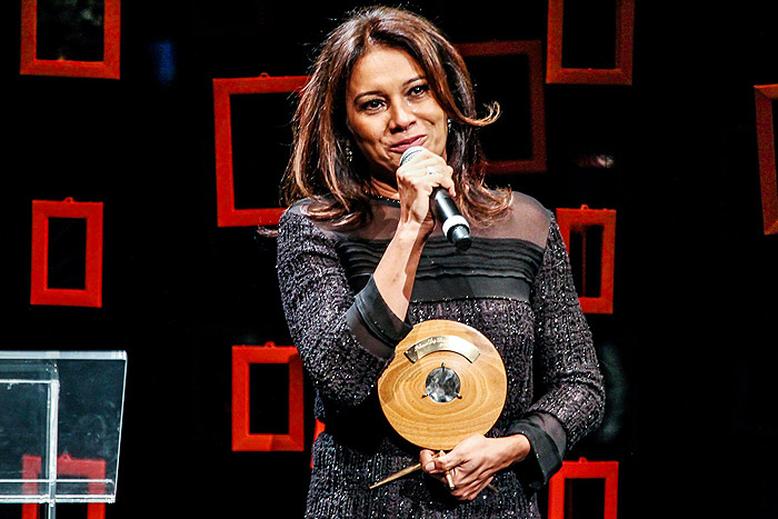 Dira Paes ganha prêmio por transformação social em São Paulo