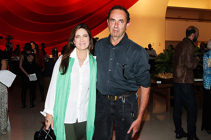 Amyr Klink e a esposa chegam à premiação Trip Transformadores