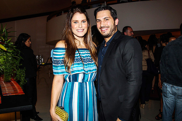 Ana Luiza Castro com o maridão chegam à premiação da revista Trip