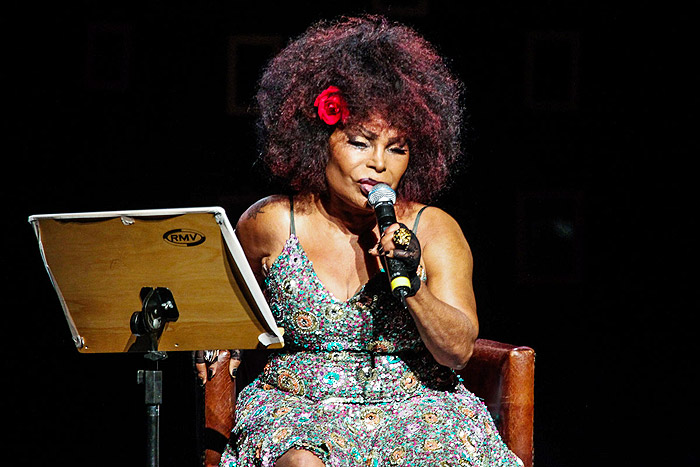 Elza Soares canta na premiação Trip Transformadores, no Auditório Ibirapuera, em São Paulo
