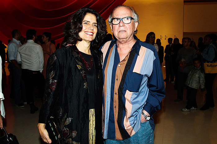 Washington Olivetto posa com a espoas em prêmio sustentável em São Paulo