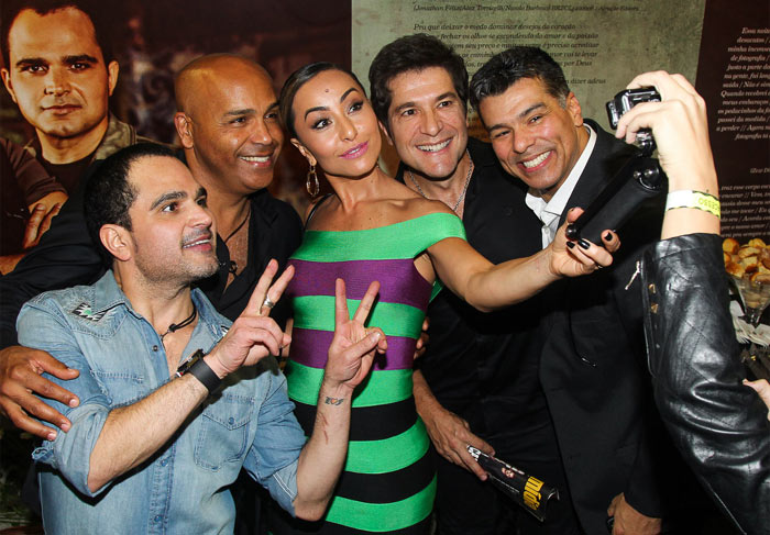 Sabrina Sato ‘causa’ no camarim de Zezé Di Camargo e Luciano