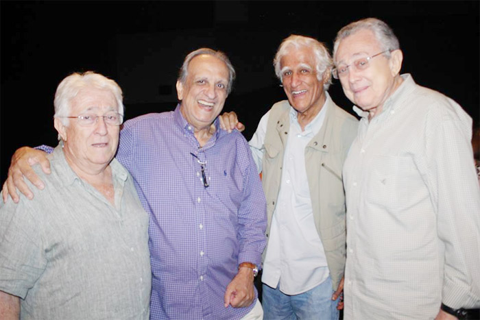 Ziraldo, Bemvindo Sequeira e Carlos Eduardo Novaes assistem a musical juntos
