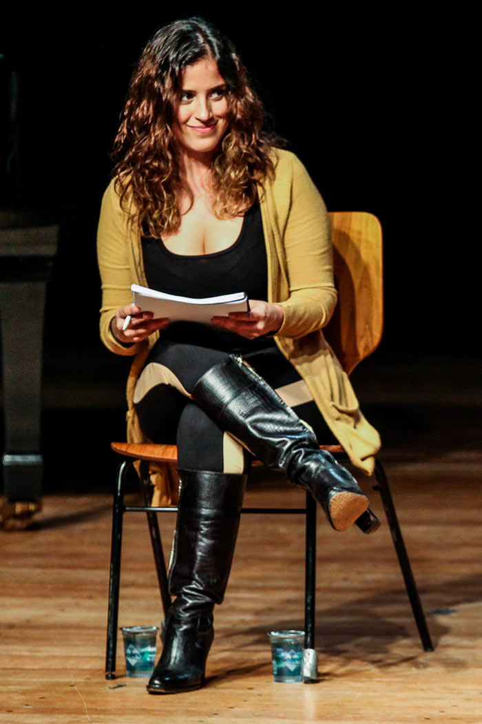 Camilla Camargo participa de leitura de peça, em São Paulo