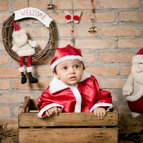 É hora! Jaque Khury posta foto do filho dentro de uma caixa para já celebrar o Natal