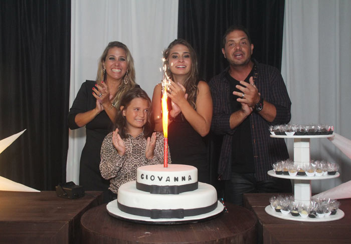 Andréia Sorvetão celebra os 17 anos da filha Giovanna