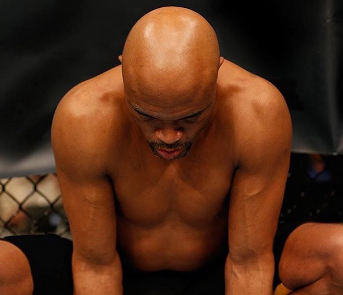 Anderson Silva se concentra às vésperas de retornar ao UFC