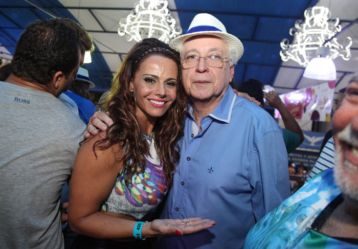 Elenco de Império faz a festa na quadra da Portela