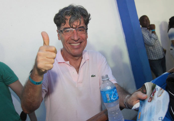 Elenco de Império faz a festa na quadra da Portela