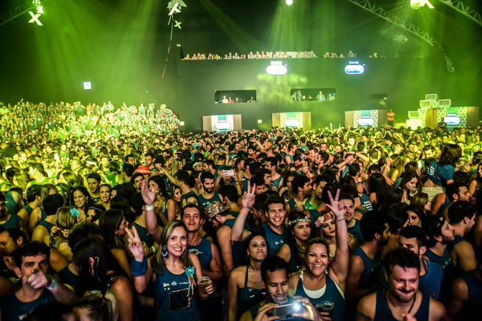 DJ Tiësto invade o carnaval baiano com sua música eletrônica