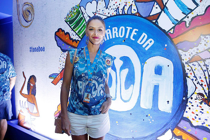 Famosos curtem camarote Boa no primeiro dia de desfile no Rio