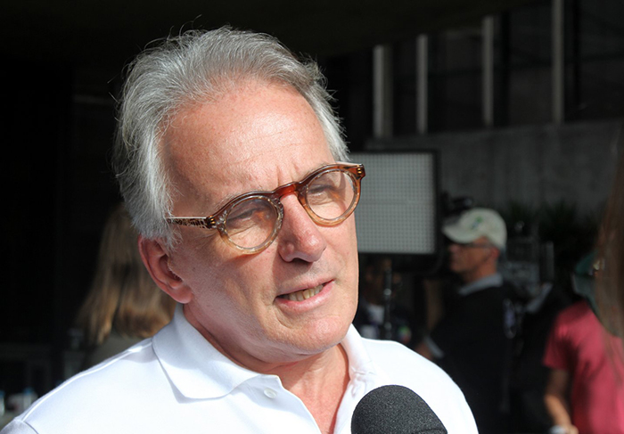 Ele conversou sobre a tragédia que abalou todo o país na tarde deste domingo (24) e comemorou o fato de nada mais grave ter acontecido com os dois