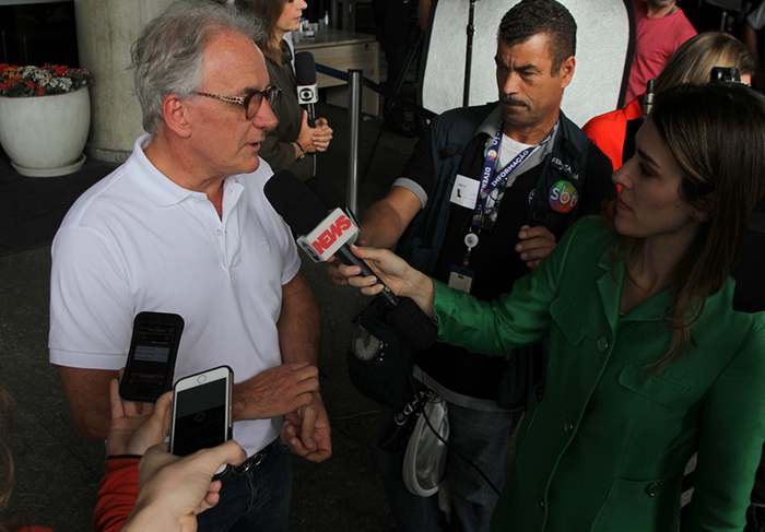 Além das emissoras de TV, canais de rádio e portais de internet também estavam por lá para falar sobre Angélica e Luciano Huck