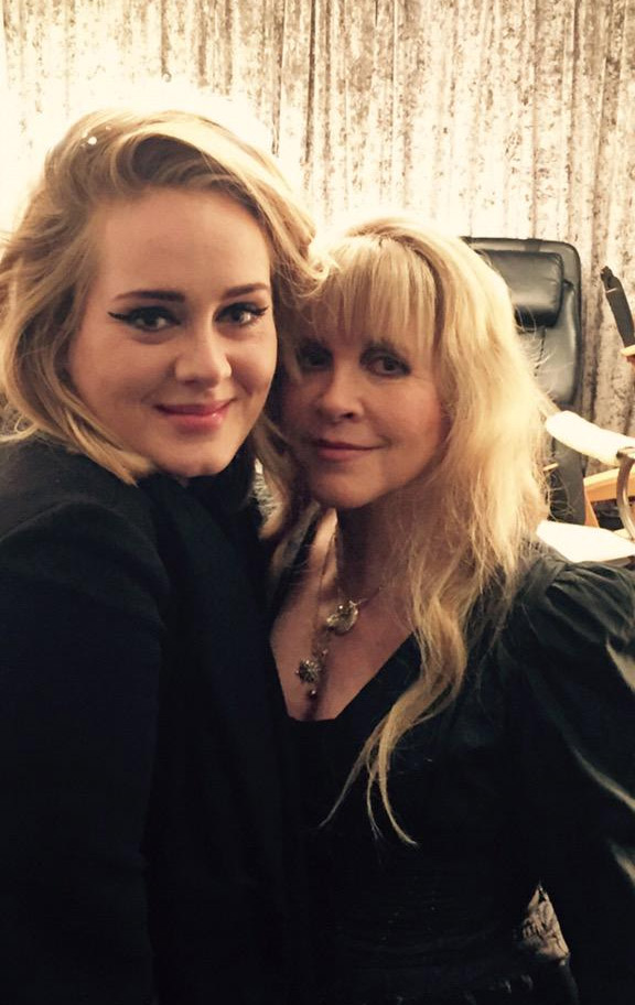Adele vive momento tiete com Stevie Nicks