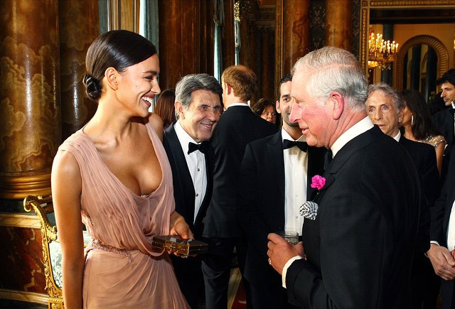 Irina Shayk posta foto de encontro com Príncipe Charles