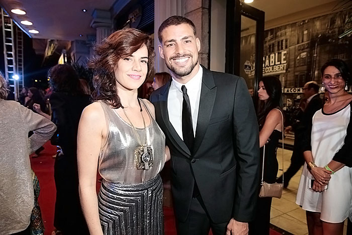 Cauã Reymond e amiga