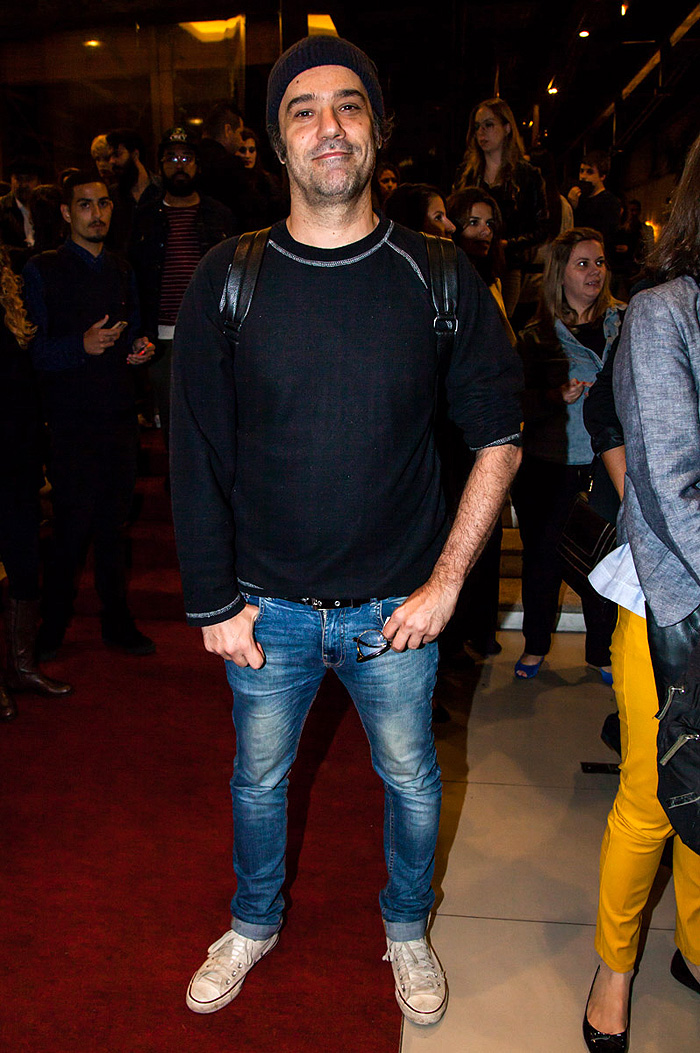 Cléo Pires e elenco se reúnem para pré-estreia de filme