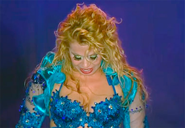 “Ser humano é que trai, a lua não trai, não”, disse Joelma durante um show, no dia 30 de agosto, em que também chegou a não conseguir conter as lágrimas. Apenas três dias depois desta apresentação, em que também subiu no palco, Chimbinha teve que ficar 15 dias afastado por conta de um problema de saúde, e logo surgiram rumores de que o guitarrista teria sido expulso do grupo pela própria ex-mulher.