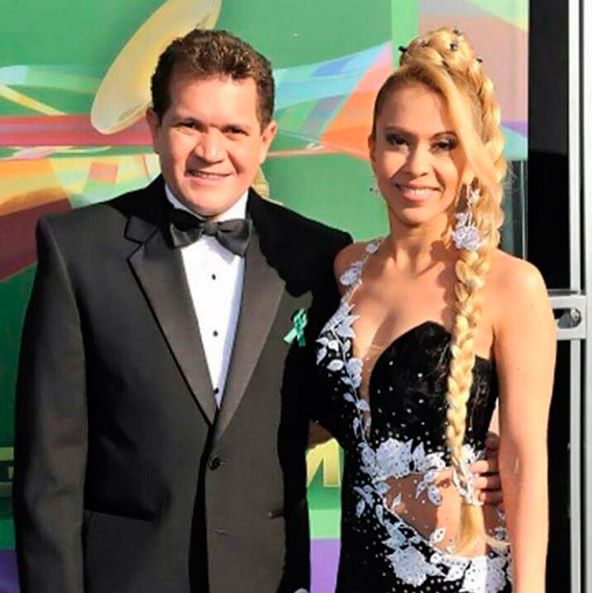 Depois de passar alguns dias afastado dos palcos por conta de uma cirurgia nos olhos, sendo substituído pelo guitarrista Ian Marinho, Chimbinha acabou conseguindo uma liminar que lhe garantia o direito de se apresentar junto com o grupo novamente, e, já no início de outubro, após faltar em dois shows mesmo com a liberação judicial, voltou a subir nos palcos, em uma apresentação marcada por muito alvoroço e nervosismo.