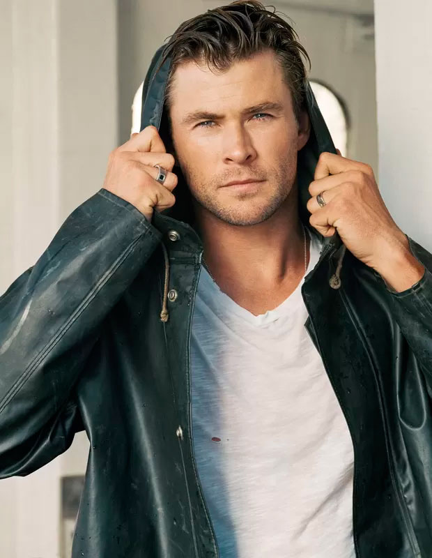 Chris Hemsworth surge em foto com corpo ultra musculoso sem camisa