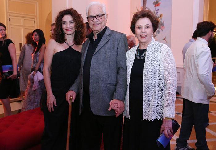 Gisele Fróes e Rogerio Fróes com a esposa e mãe da atriz