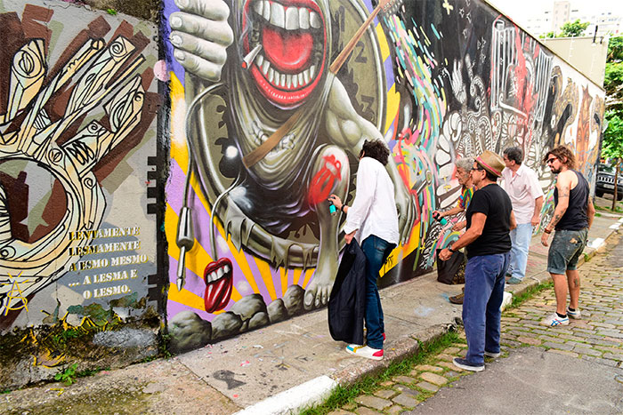 Turista! Ron Wood conhece Beco do Batman em São Paulo