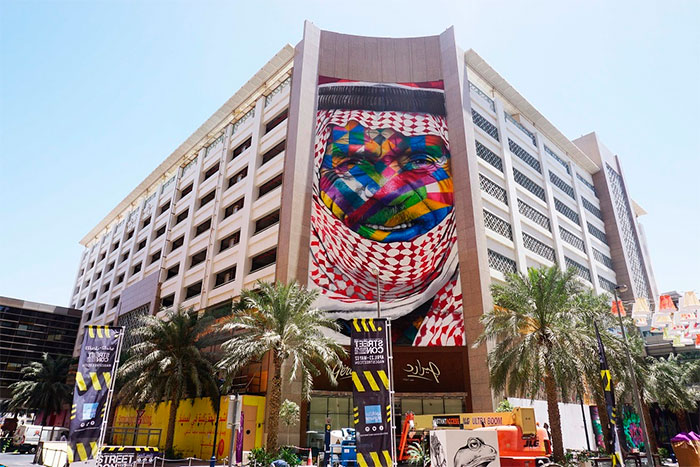 Fernando Kobra termina mural em Dubai. Veja!