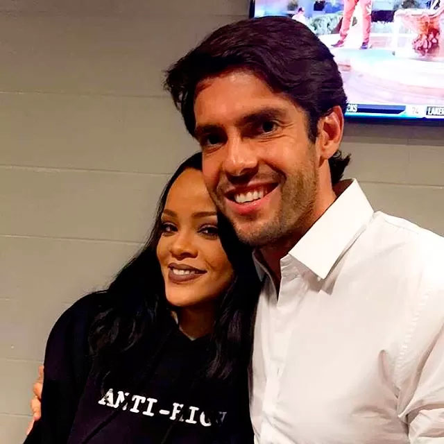 Kaká tieta Rihanna e tira foto juntinho com a cantora