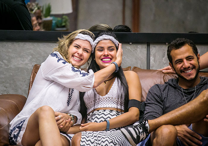 Um dos pontos altos da do BBB 16, foi a relação entre Munik e Ana Paula. Amigas, companheiras, cúmplices e parceiras até o fim, as duas desenvolveram uma amizade forte. O tempo todo, Munik cuidava de Ana e ficava do lado dela, enfrentando todos os obstáculos