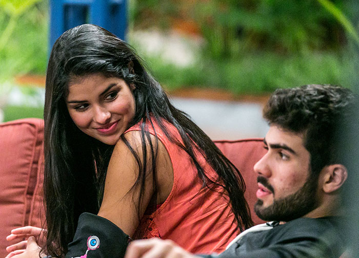 Juliano Laham passou dois dias dentro da casa fingindo que não falava em português. O descendente de libaneses, que de fato fala a língua fluentemente, entendia muito bem o que diziam a ele, mas atuou o tempo todo. Sempre aberta a novos amores, Munik se deixou levar pelo charme de Juliano, que acabou deixando-a bem triste e com o coração partido