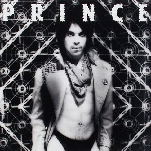 Prince em 1980: de sunga, estampando a capa alternativa de seu disco Dyrt Mind