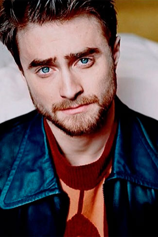 Daniel Radcliffe ficou conhecido mundialmente ao interpretar o bruxinho Harry Potter nos filmes da saga, mas o que pouca gente sabe é que ele teve um grave problema com bebidas alcoólicas assim que a saga terminou. Radcliffe explicou que era difícil viver sendo o ator que havia dado vida ao personagem dos livros, com milhões de fãs ao redor do planeta. “Não era uma pressão real, mas era uma pressão de viver pensando e se todas essas pessoas dizendo que não vou ter uma carreira, se elas estiverem certas? E se elas estiverem rindo e eu estarei fadado a aparecer naquelas listas de por onde anda fulano?”. Porém, depois de um tempo, ele já voltou a fazer outros trabalhos, inclusive, um em que ficou nu no teatro na peça Equus