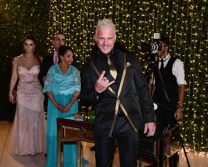 Léo Áquilla se casa em São Paulo com cerimônia de luxo