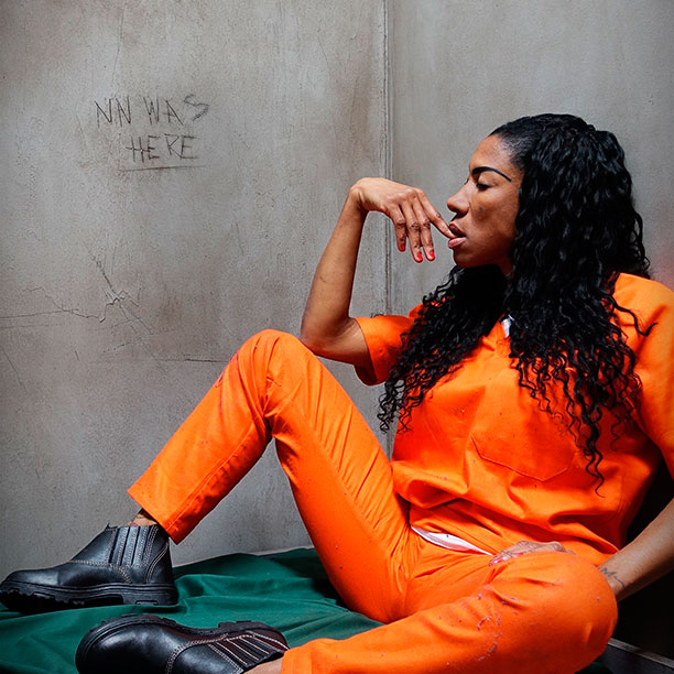  Inês Brasil vira personagem de Orange Is The New Black 