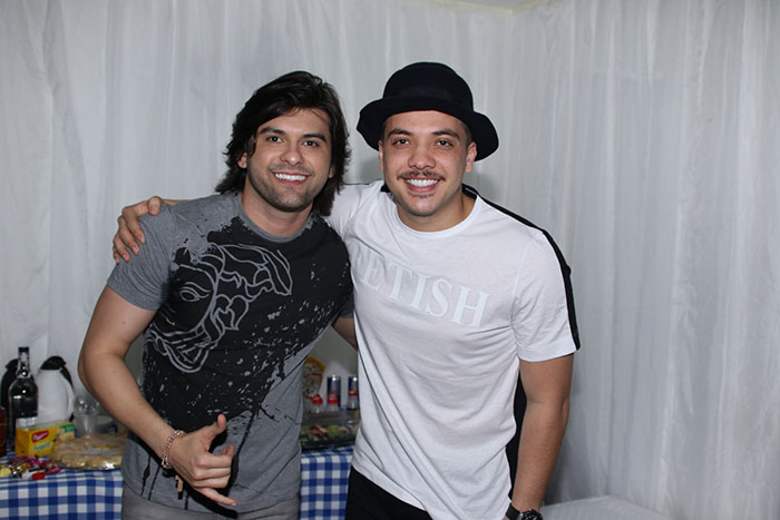  Wesley Safadão e Celso Portiolli prestigiam show em Recife
